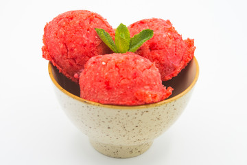 THE BEST STRAWBERRY ICE CREAM RECIPE