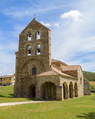 Fototapeta na wymiar Vista exterior de la Colegiata de San Salvador de Cantamuda, en la provincia de Palencia. Castilla y León. España. Europa