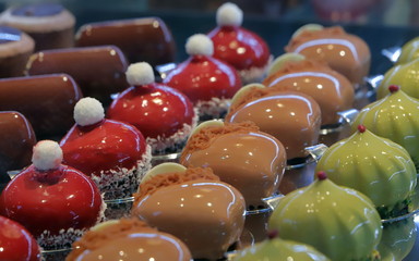 PASTICCINI COLORATI IN VETRINA