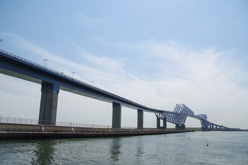 東京湾の入口に掛かるゲートブリッジ