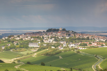 Fototapeta na wymiar Vineyards surrounding the village of Sancerre, France.
