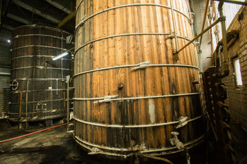 Wooden tank for vinegar fermentation