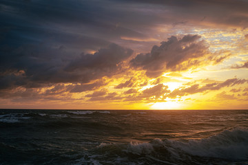 Obraz premium sunset over the sea