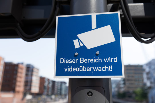 Schild "Dieser Bereich wird videoüberwach"