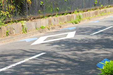 横断歩道または自転車横断帯あり　道路標示
