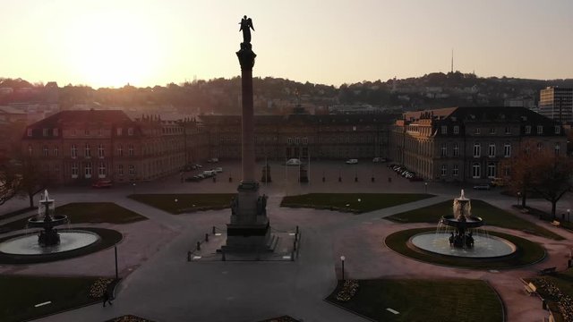 Stuttgart Schlossplatz am Schloss Garten während der Corona Pandemie Sonnenuntergang