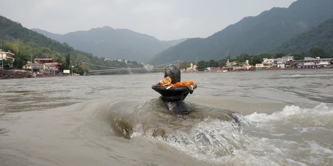 shivling in water on rishikesh