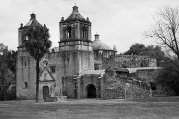 Fototapeta na wymiar San Jose Mission in Black and White
