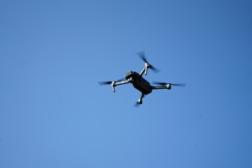 Fototapeta na wymiar drone nel cielo