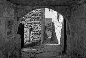 Arcade in the old alley