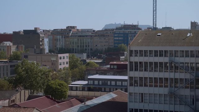 Zona Comercial de Pueblo nuevo (Poble Nou) en Barcelona, zona de oficinas, con la torre Agbar, vistas desde la azotea