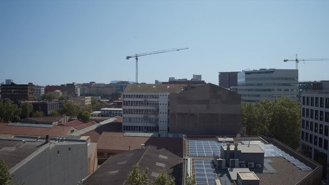 Zona Comercial de Pueblo nuevo (Poble Nou) en Barcelona, zona de oficinas, con la torre Agbar, vistas desde la azotea
