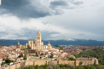 Fototapeta na wymiar Catedral de Santa Maria de Segovia in the historic city of Segovia