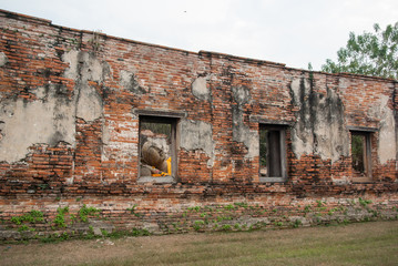 アユタヤの涅槃像：タイの寺院跡：東南アジアの世界遺産