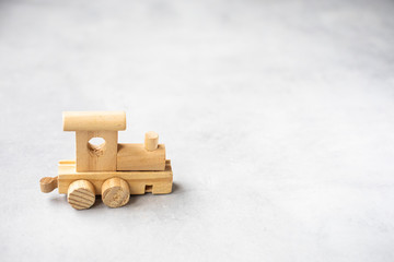 Pieza de tren de juguete en madera
