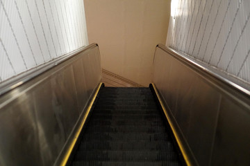 escalator going up