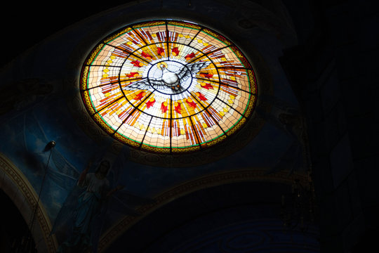 Vitral en iglesia de espiritu santo