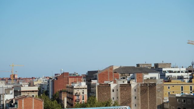 Zona Comercial de Pueblo nuevo (Poble Nou) en Barcelona, zona de oficinas, con la torre Agbar, vistas desde la azotea