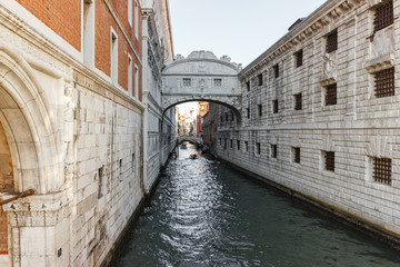 Fototapeta na wymiar Bridge Ponte dei Sospiri over a canal in Venice