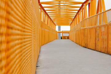 Puente amarillo