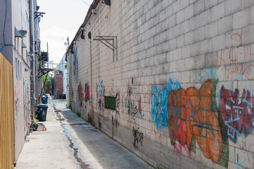 Graffiti on wall in alley