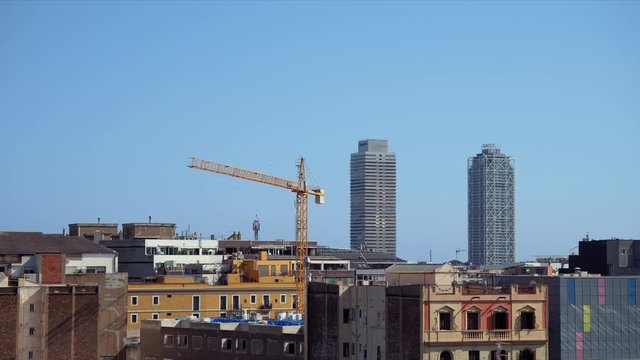 Zona Comercial de Pueblo nuevo (Poble Nou) en Barcelona, zona de oficinas, con la torre Agbar, vistas desde la azotea