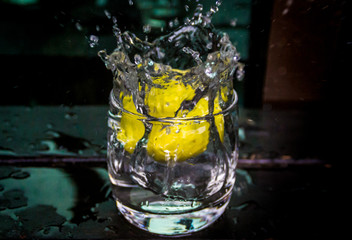 lemon in water
