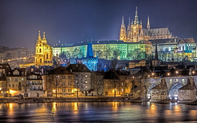 Fototapeta premium nocny widok na pragę