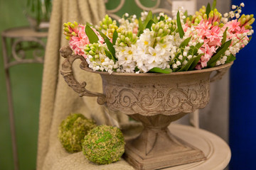 A vase of flowers on a table