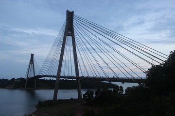 Fototapeta na wymiar barelang bridge on the side