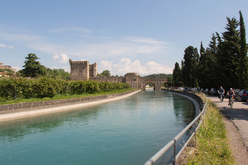 Visconti bridge and Virgilio canal in Valeggio sul Mincio, Veneto, Italy.