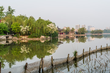 Fototapeta na wymiar Buildings in ancient Chinese style in Daming Lake Park, Jinan