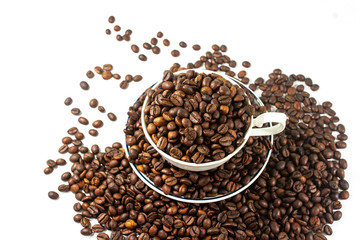 Coffee cup and beans coffee  on a white background. coffee cup and coffee beans.