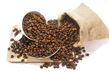 Coffee cup and beans coffee  on a white background. coffee cup and coffee beans.