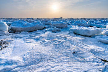 Drift ice and wave ice © Hiromitsu Kato