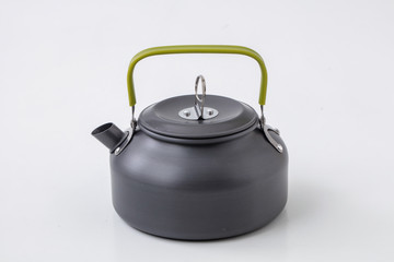 白背景に緊急災害時用のやかん　薬缶