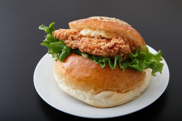 フライドチキンバーガー
