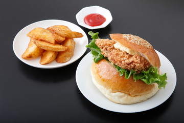 フライドチキンバーガー
