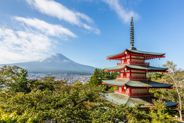 Obraz premium Mt. Fuji and Chureito red pagoda, Yamanashi, Japan