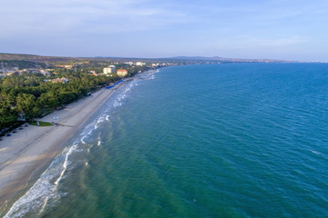 Obraz premium Aerial view of dawn on the Mui Ne beach, Phan Thiet, Binh Thuan, Vietnam.