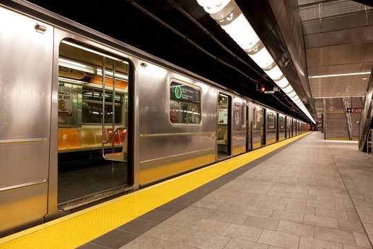 New York Subway: M Line: New York, NY, U.S.A.