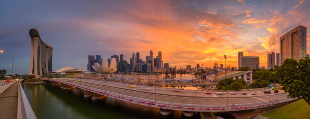 Naklejka premium Singapore 2018 Sunset at Marina Bay look from Benjamin Sheares Bridge 