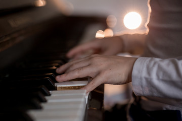 Obraz na płótnie Canvas man playing piano. Close-up. 