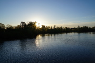 Obraz premium sunset on the river