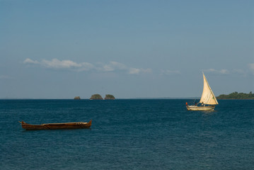 Point de vue avec à l'horizon 3 des 4 frères depuis l'île de Nosy Ankarea de l'Archipel Mitsio -...