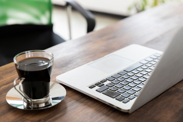 パソコンとコーヒー