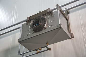 Stainless steel evaporator system  And installed inside the factory building for air conditioning
