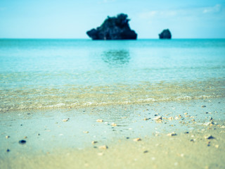 沖縄石垣島の波打ち際の風景