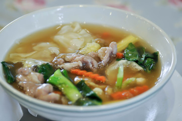 Fried noodle with pork and broccoli