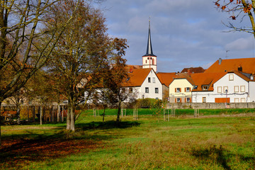 Weinort Sommerach und die Weinberge auf der Weininsel an der Vokacher Mainschleife, Landkreis Kitzingen, Unterfranken, Franken, Bayern, Deutschland